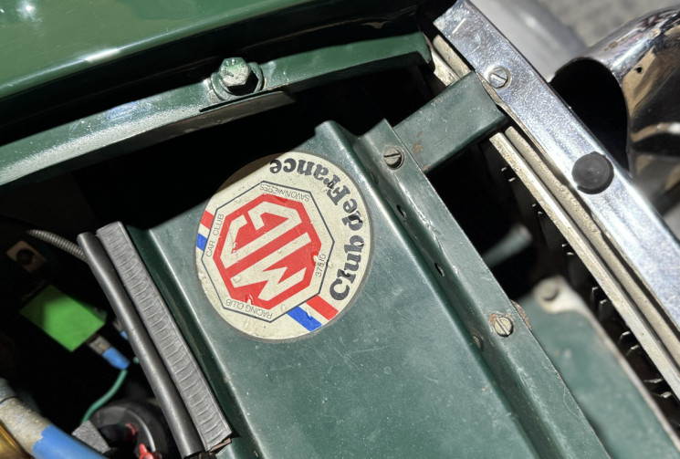 MG B DECAPOTABLE vert anglais + hardtop 