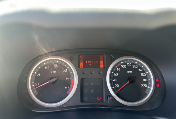 Renault Clio II 5 Portes Phase 2 1.2 i 16V 75 cv