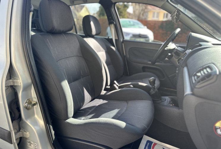 Renault Clio II 5 Portes Phase 2 1.2 i 16V 75 cv