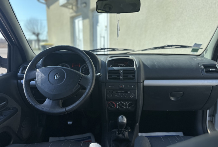 Renault Clio II 5 Portes Phase 2 1.2 i 16V 75 cv