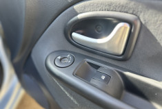 Renault Clio II 5 Portes Phase 2 1.2 i 16V 75 cv