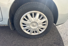 Renault Clio II 5 Portes Phase 2 1.2 i 16V 75 cv