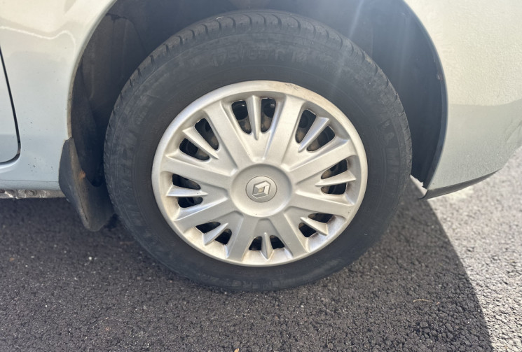 Renault Clio II 5 Portes Phase 2 1.2 i 16V 75 cv