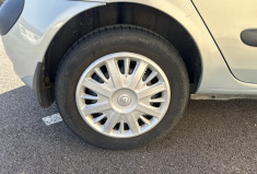 Renault Clio II 5 Portes Phase 2 1.2 i 16V 75 cv