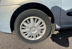 Renault Clio II 5 Portes Phase 2 1.2 i 16V 75 cv