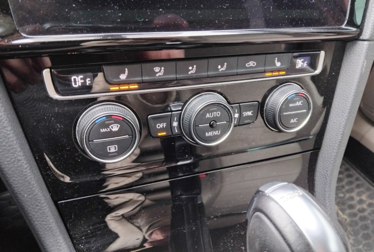 Volkswagen Golf 7 Sound 2.0 TDI  DSG7 150 cv - Siège chauffants