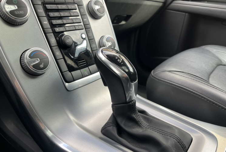 Volvo V70 III D4 181ch Summum Geartronic