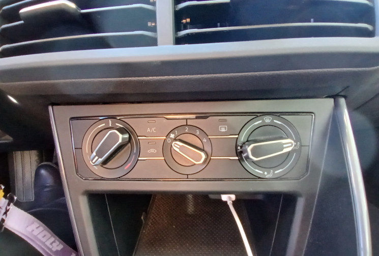 Volkswagen Polo VI 1.0 TSI 12V BMT IQ DRIVE BUSINESS