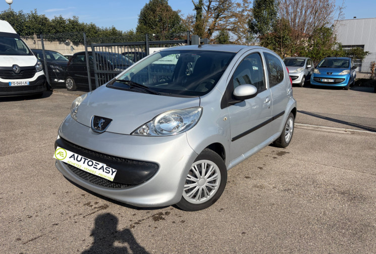 Peugeot 107 1.0 / 68 CH / TRENDY / CLIM 