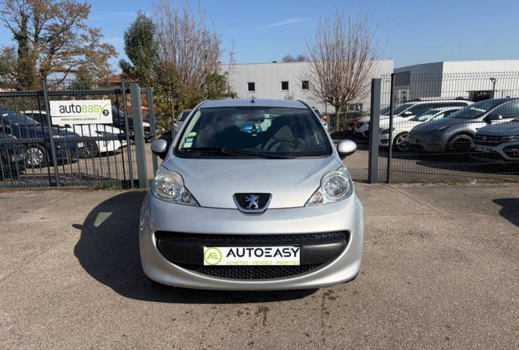 Peugeot 107 1.0 / 68 CH / TRENDY / CLIM 