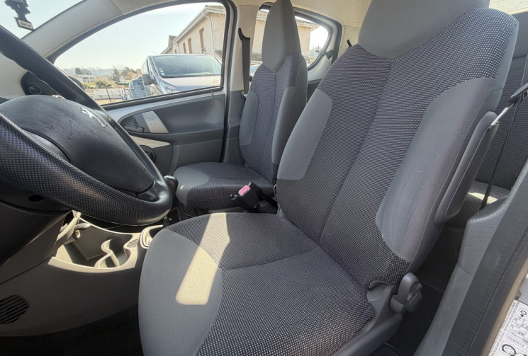 Peugeot 107 1.0 / 68 CH / TRENDY / CLIM 