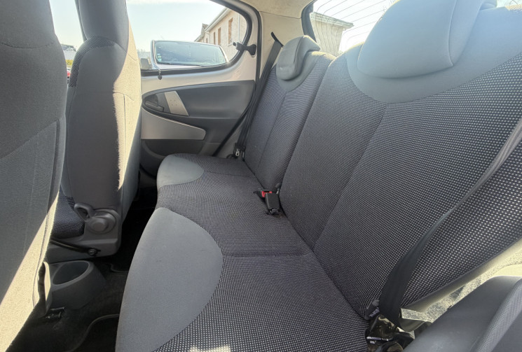 Peugeot 107 1.0 / 68 CH / TRENDY / CLIM 