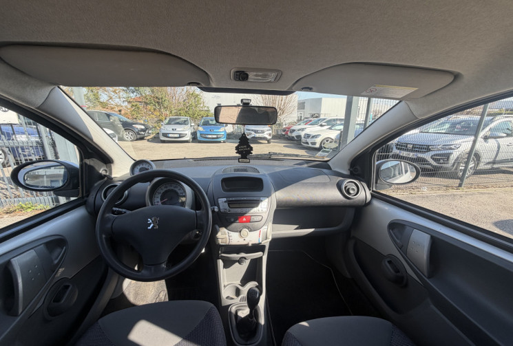 Peugeot 107 1.0 / 68 CH / TRENDY / CLIM 