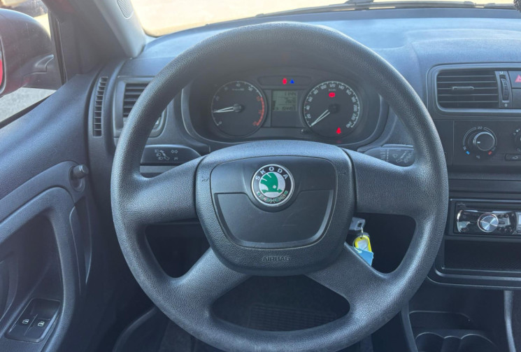 Skoda Fabia II 1.2 HTP 60 / IDEAL JEUNE CONDUCTEUR / GARANTIE 6 MOIS