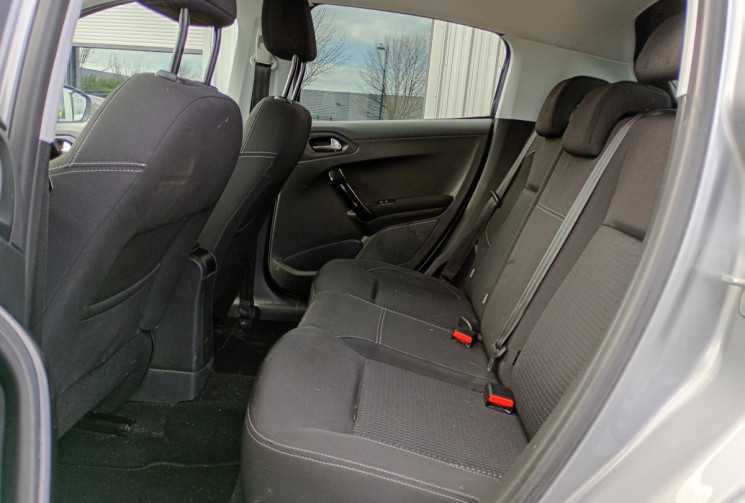 Peugeot 208  1.2 82 ch Allure / Distribution OK
