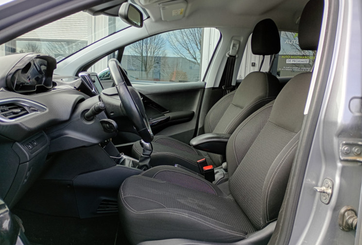 Peugeot 208  1.2 82 ch Allure / Distribution OK