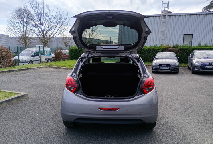 Peugeot 208 1.2 essence 84ch Allure / Distribution OK