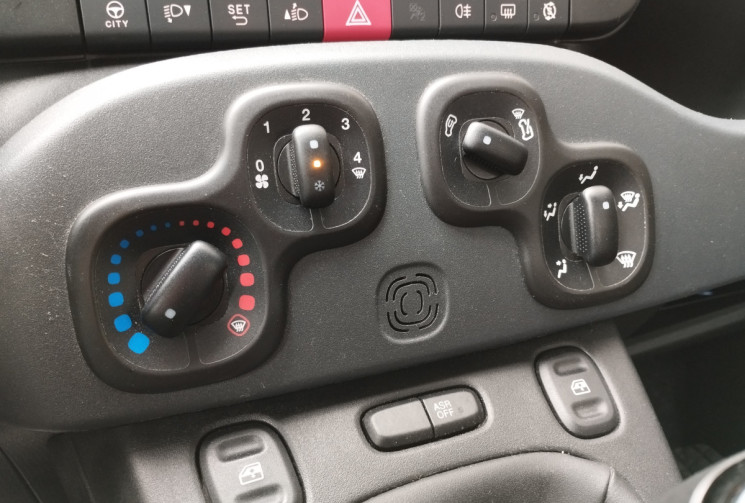 FIAT Panda III 1.2 i 69 S&S POP BVM5 + Attelage