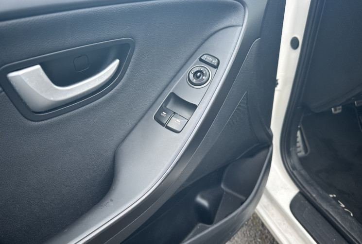 Hyundai i30 COUPE 1.6 CRDi 128 PREMIUM 