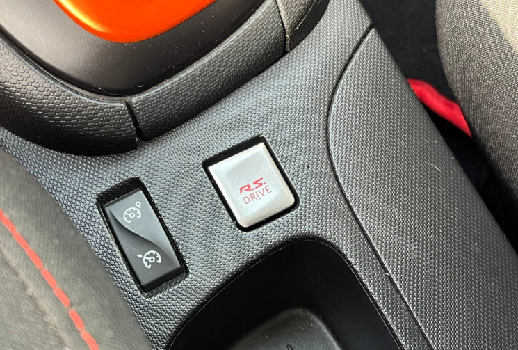 Renault Clio 4 RS 1.6 T 200ch EDC