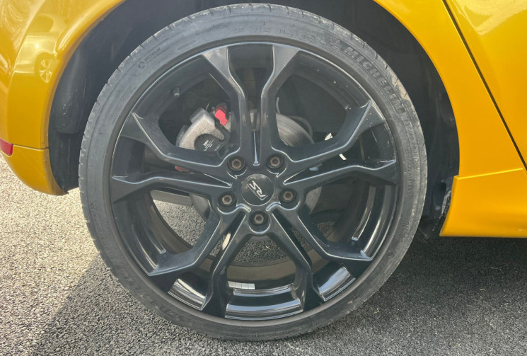 Renault Clio 4 RS 1.6 T 200ch EDC