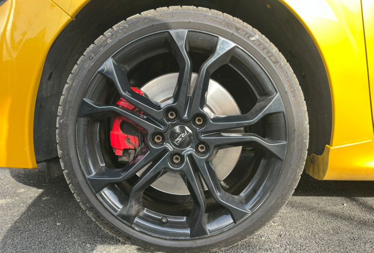 Renault Clio 4 RS 1.6 T 200ch EDC