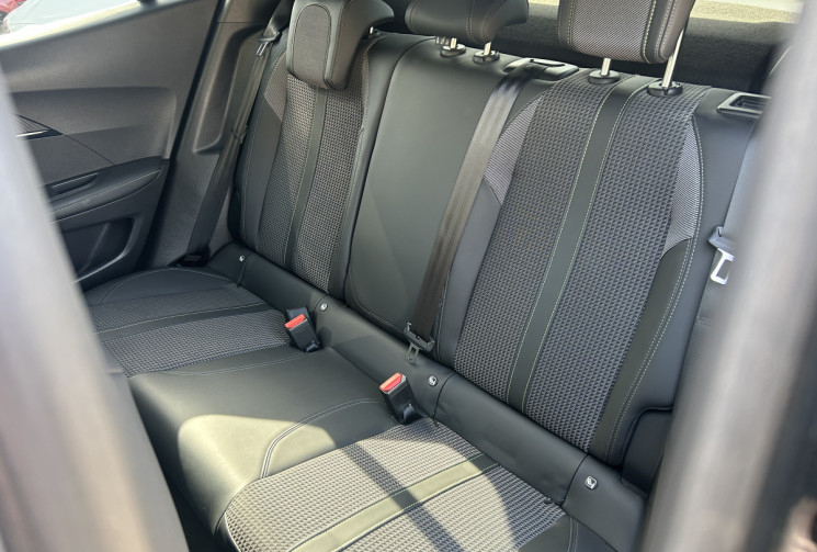 Peugeot 2008 1.5 BLUEHDI 130 Ch GT EAT8 * 1 ER MAIN * ECLAIRAGE D'AMBIANCE * CARPLAY