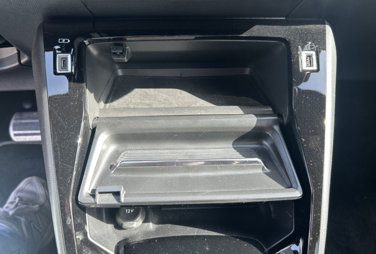 Peugeot 2008 1.5 BLUEHDI 130 Ch GT EAT8 * 1 ER MAIN * ECLAIRAGE D'AMBIANCE * CARPLAY