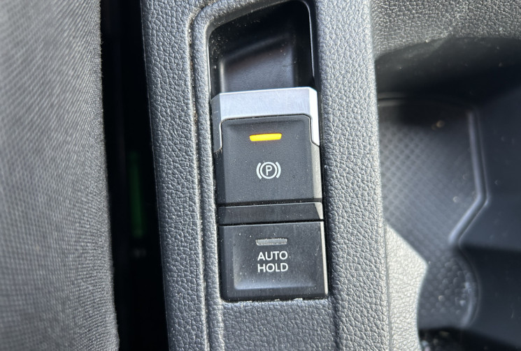 Volkswagen T-Roc (2) 2.0 TDI 150 Ch R-LINE * CAMERA * CARPLAY * FULL LED