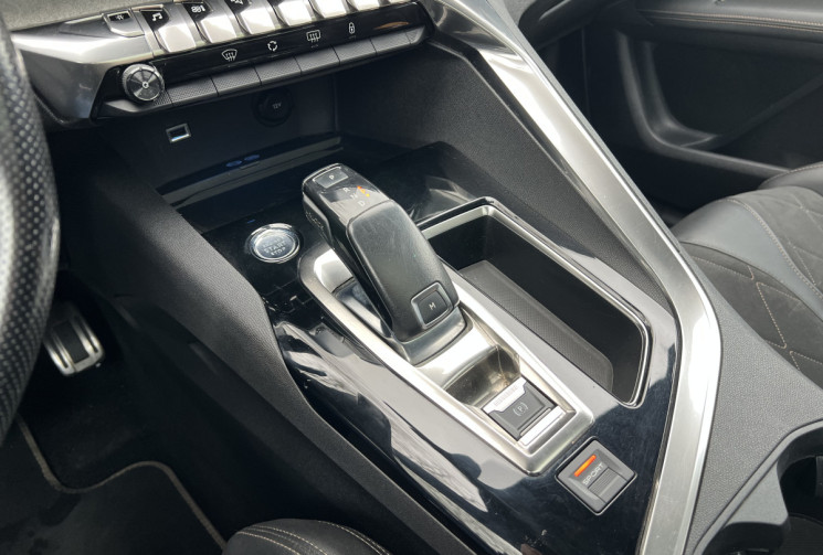 Peugeot 3008 2.0 BlueHDi 180 EAT8 GT / Toit Ouvrant / Suivi Complet / Carplay 