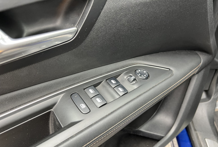 Peugeot 3008 2.0 BlueHDi 180 EAT8 GT / Toit Ouvrant / Suivi Complet / Carplay 