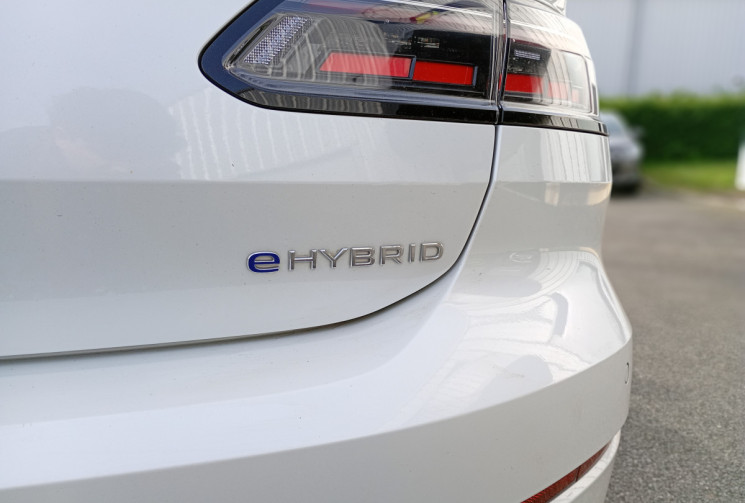 Volkswagen ARTEON  1.4 TSI eHybrid 218ch R-Line DSG6 / Attelage Électrique / Toit Ouvrant