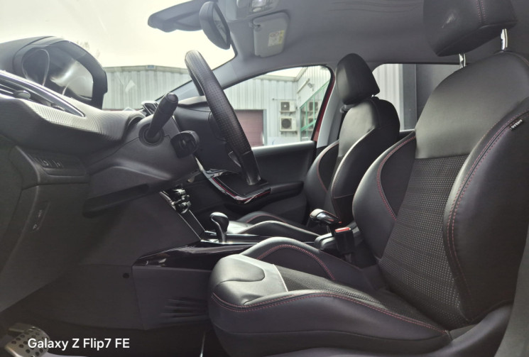 Peugeot 2008 1.2 THP  EAT6 S&S 110CV * GT LINE * DISTRIBUTION FAITE * CARNET PEUGEOT 