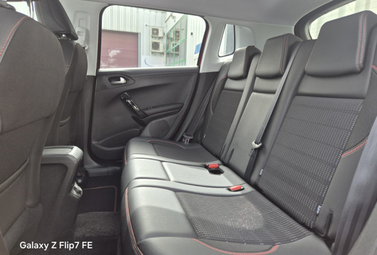 Peugeot 2008 1.2 THP  EAT6 S&S 110CV * GT LINE * DISTRIBUTION FAITE * CARNET PEUGEOT 