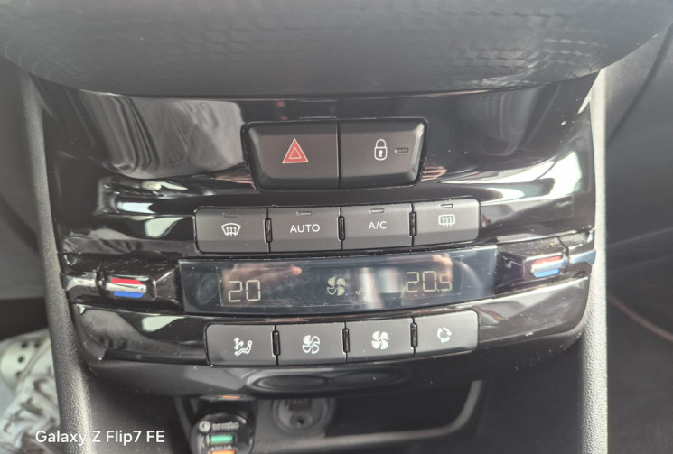 Peugeot 2008 1.2 THP  EAT6 S&S 110CV * GT LINE * DISTRIBUTION FAITE * CARNET PEUGEOT 