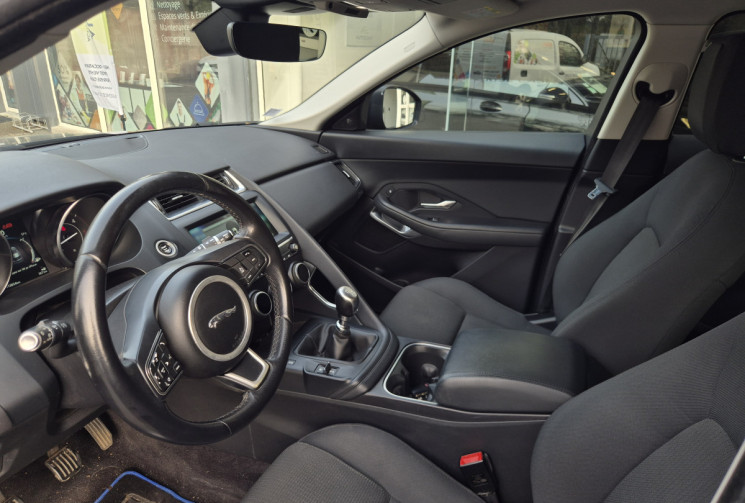 Jaguar E-Pace 2.0D 150ch Double sortie d'échappement
