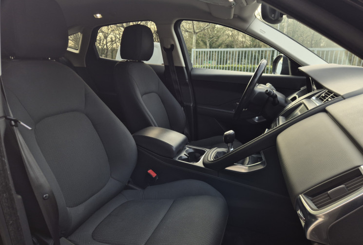 Jaguar E-Pace 2.0D 150ch Double sortie d'échappement