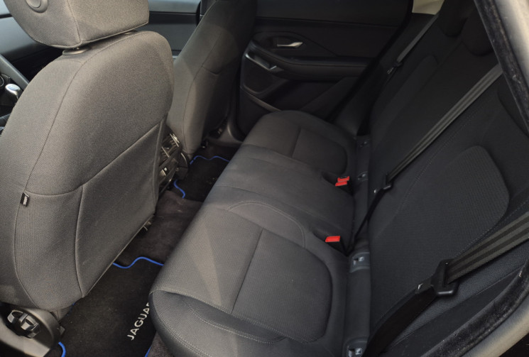 Jaguar E-Pace 2.0D 150ch Double sortie d'échappement