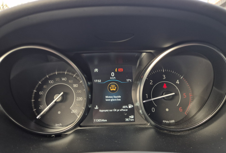 Jaguar E-Pace 2.0D 150ch Double sortie d'échappement