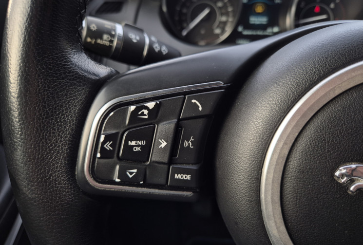 Jaguar E-Pace 2.0D 150ch Double sortie d'échappement