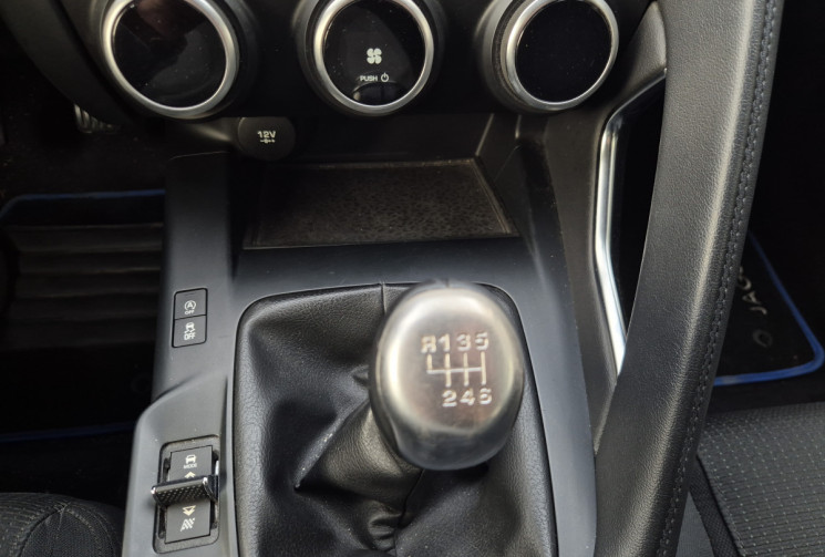 Jaguar E-Pace 2.0D 150ch Double sortie d'échappement