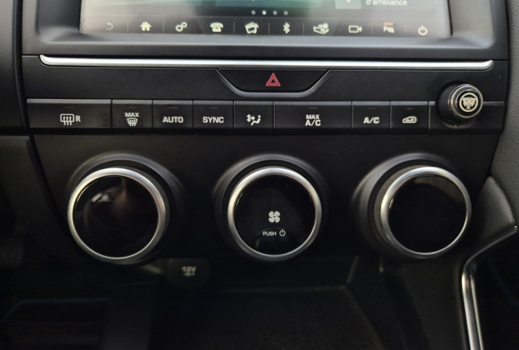 Jaguar E-Pace 2.0D 150ch Double sortie d'échappement