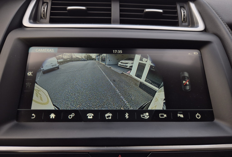 Jaguar E-Pace 2.0D 150ch Double sortie d'échappement