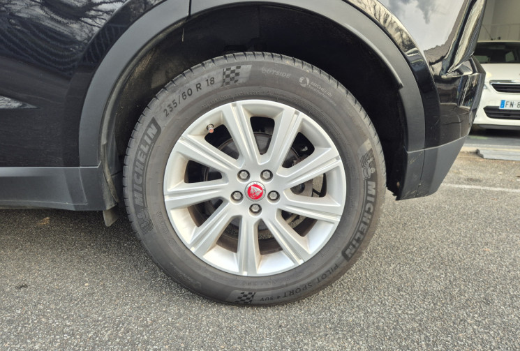Jaguar E-Pace 2.0D 150ch Double sortie d'échappement