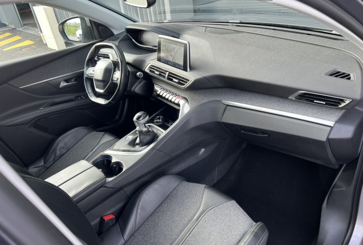 Peugeot 5008 2.0 BlueHDi 150 cv ALLURE / 1ére Main / ATTELAGE