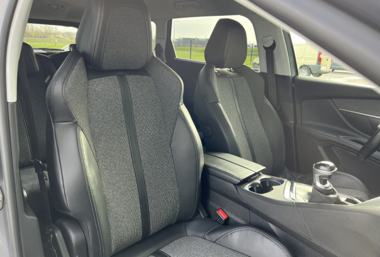 Peugeot 5008 2.0 BlueHDi 150 cv ALLURE / 1ére Main / ATTELAGE