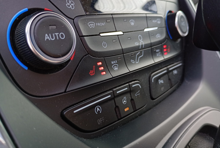 Ford Kuga 2.0 TDCI 180 VIGNALE 4X4 POWERSHIFT *ATTELAGE ELECTRIQUE