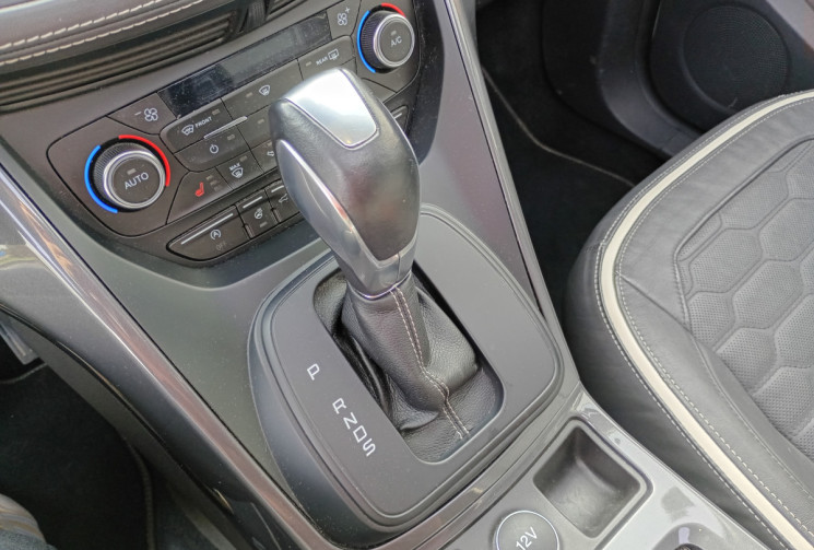 Ford Kuga 2.0 TDCI 180 VIGNALE 4X4 POWERSHIFT *ATTELAGE ELECTRIQUE