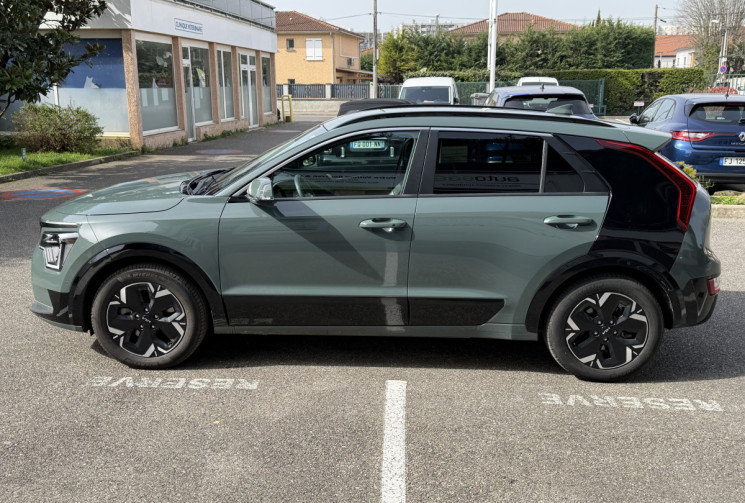 Kia Niro II EV 204 ch Premium / SOH 96% / Entretien et Garantie KIA / Attelage