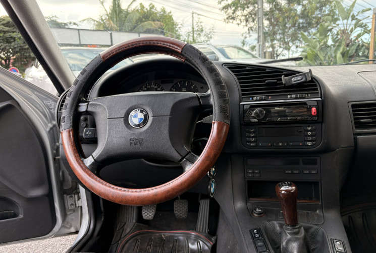 BMW Série 3 (E36) Berline 328i 2.8i 193cv 